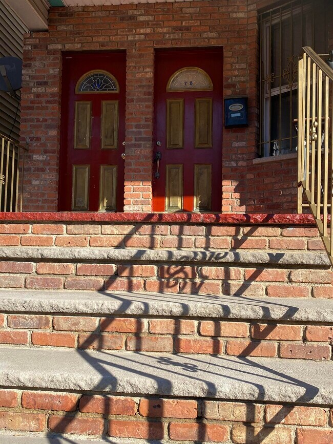 Foto del edificio - 78 Van Nostrand Ave