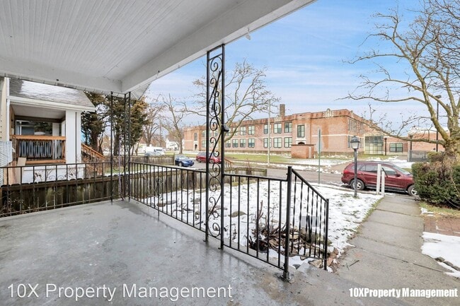 Building Photo - 4 br, 1.5 bath House - 563 S Burgess Avenue