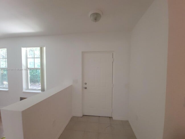 Foto del edificio - 6728 W Sample Rd