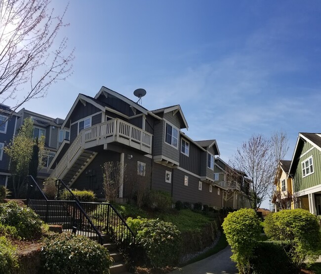 Building Photo - 1739 27th Ln NE