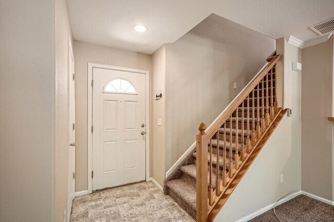 Foto del edificio - 1984 Dove Creek Circle, Loveland, CO, 80538
