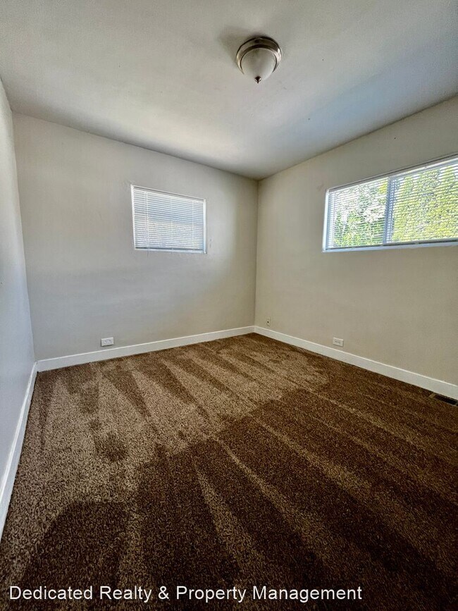 Building Photo - 3 br, 1 bath House - 910 N. Naches Ave