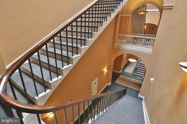 Foto del edificio - 1 Academy Circle