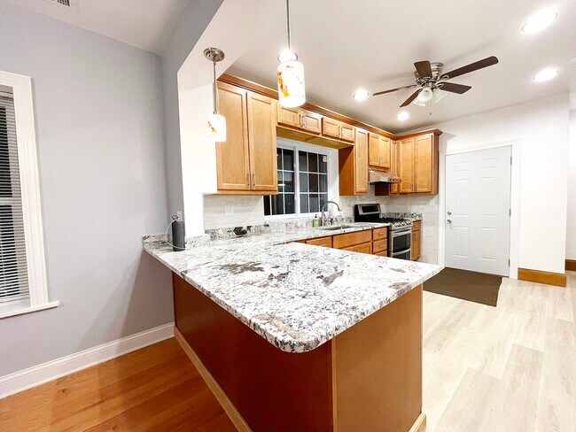 Foto del edificio - 6326 N Rockwell St
