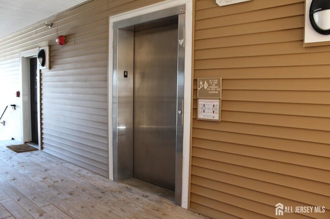 Building Photo - 446 Micali Way