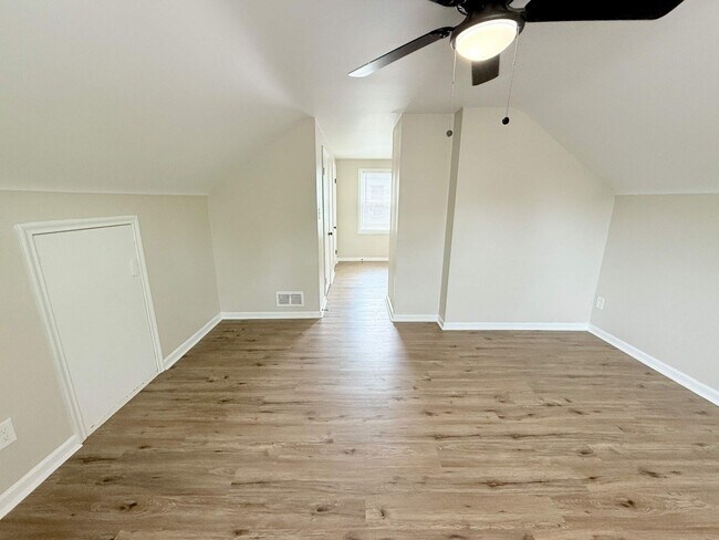 Building Photo - Renovated 3-Bedroom Home – We Welcome Sect...