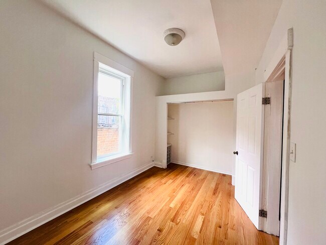 Foto del edificio - 3268 W Fullerton Ave