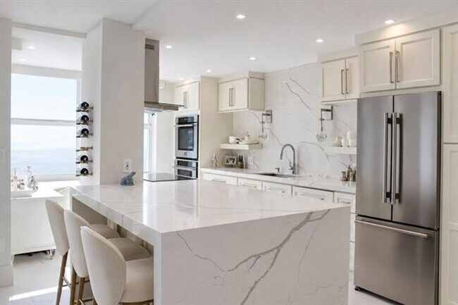 Foto del edificio - 4300 N Ocean Blvd