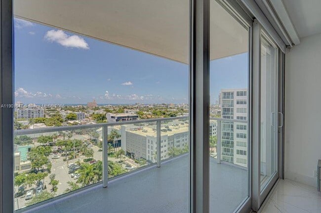 Building Photo - 1000 West Ave