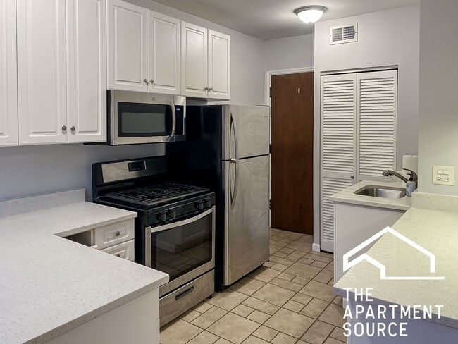 Photo - 3710 N Sheffield Ave Apartment