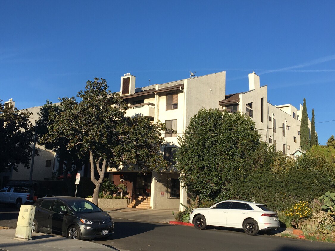 222 N Rose St Unit 409, Burbank, CA 91505 Condo for Rent in Burbank