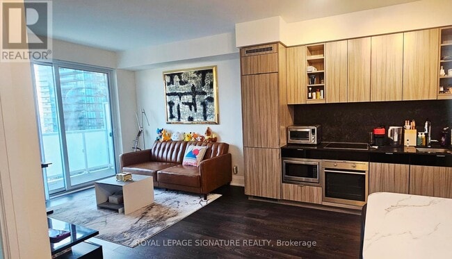 Building Photo - 101 Erskine Ave