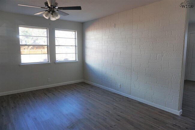 Building Photo - 4647 Briarwood Dr