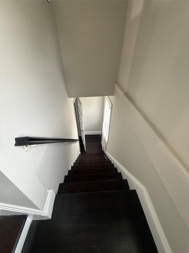 Building Photo - 2359 Bellmore Ave