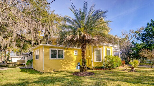 Building Photo - 14 Sanchez Ave