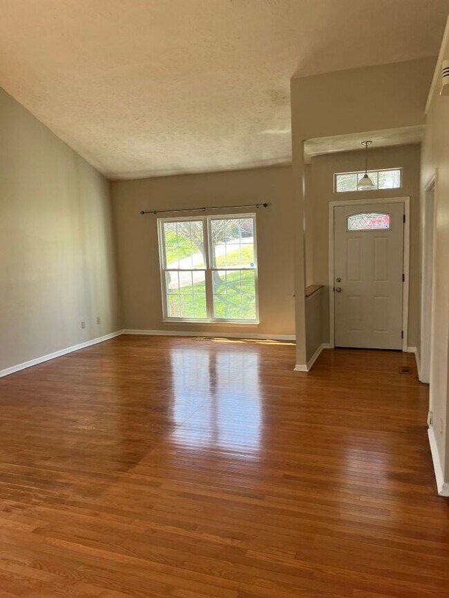 Building Photo - Prime location- Hermitage Home