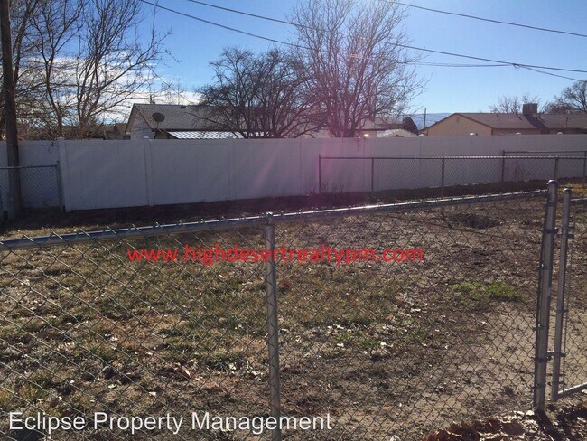Building Photo - 3 br, 2 bath House - 3235 Downey Cir E #C