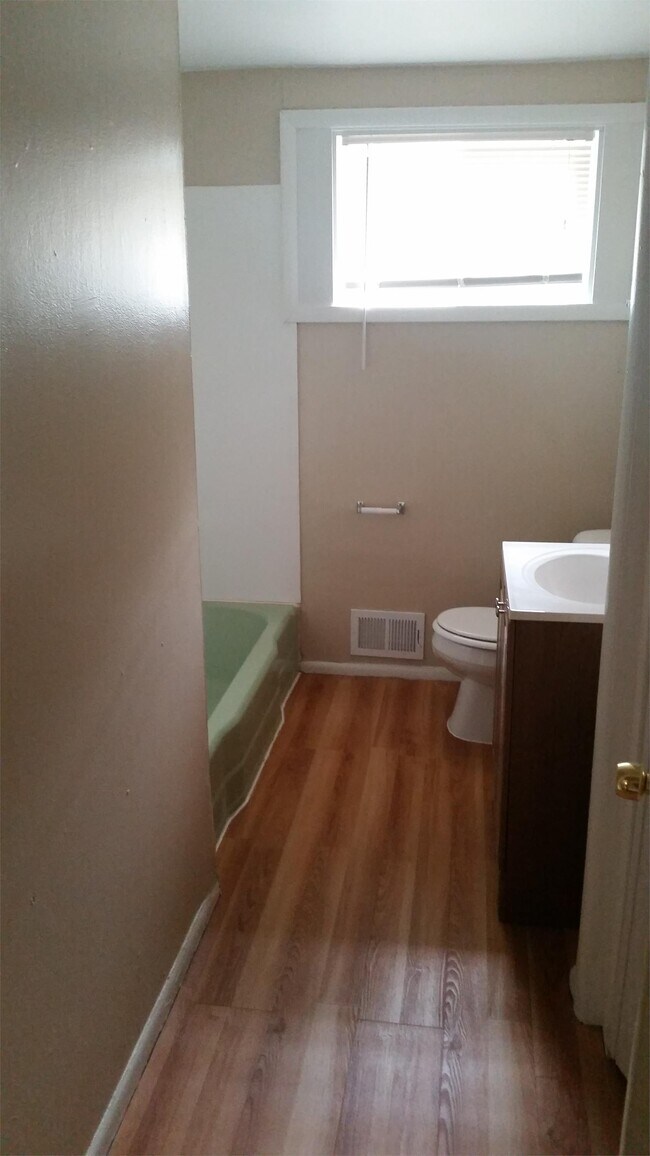 Foto del edificio - 1913 Montague St