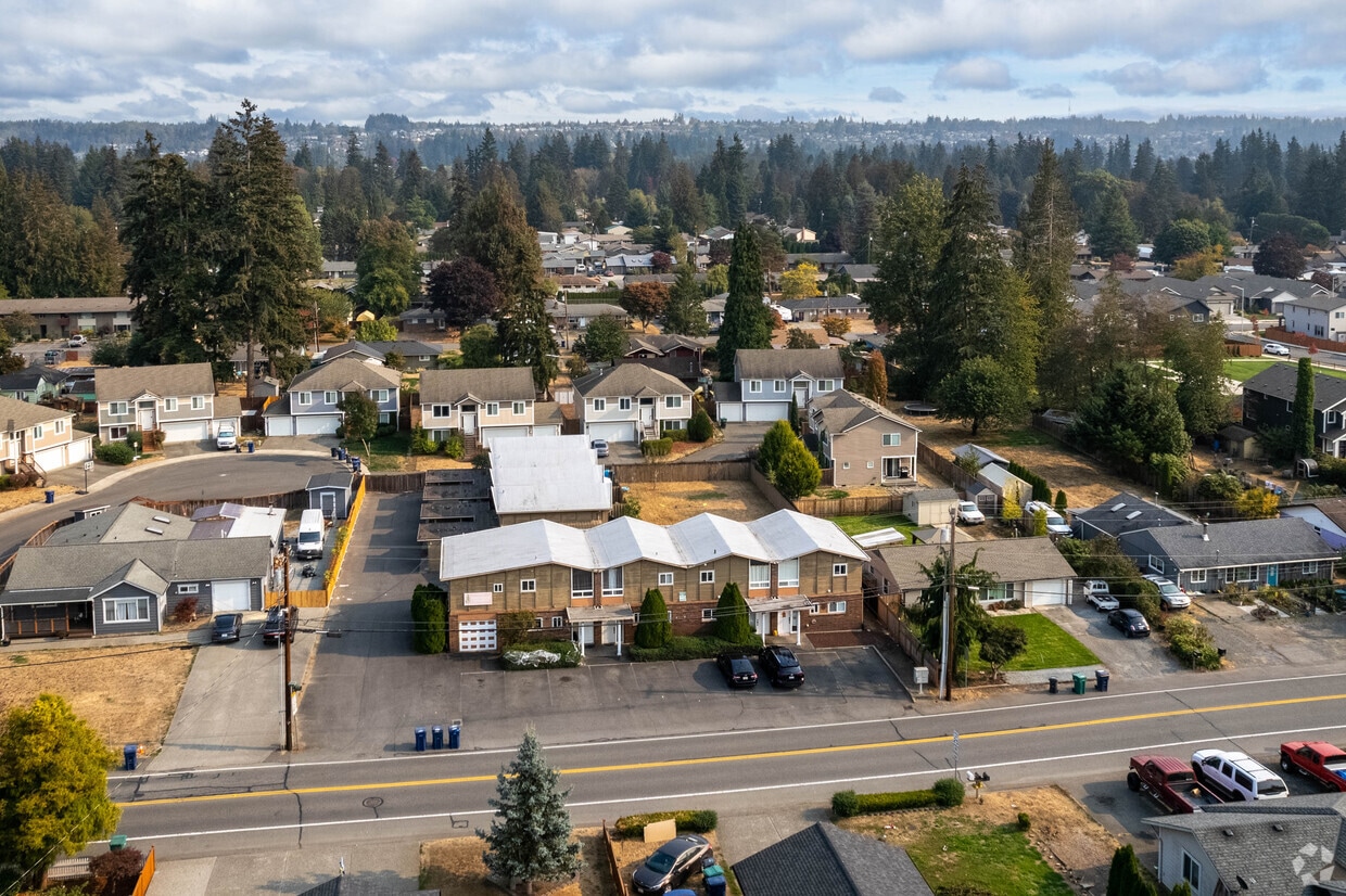 Exterior - Pinewood Condominiums