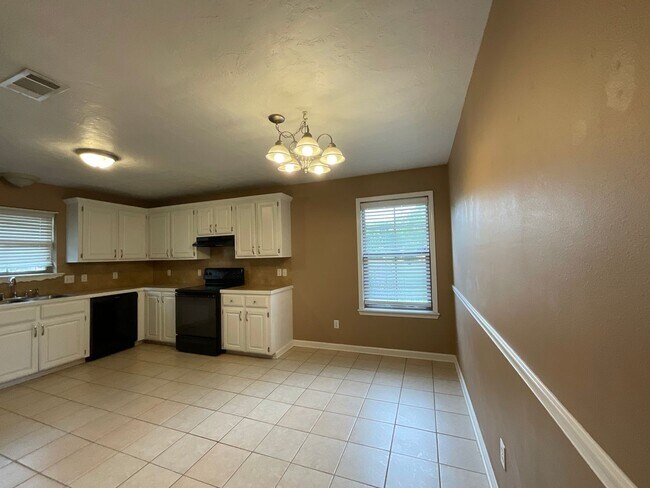 Building Photo - 110 Delia Dr