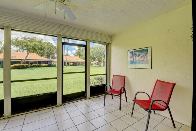 Foto del edificio - 5895 Autumn Lake Ln