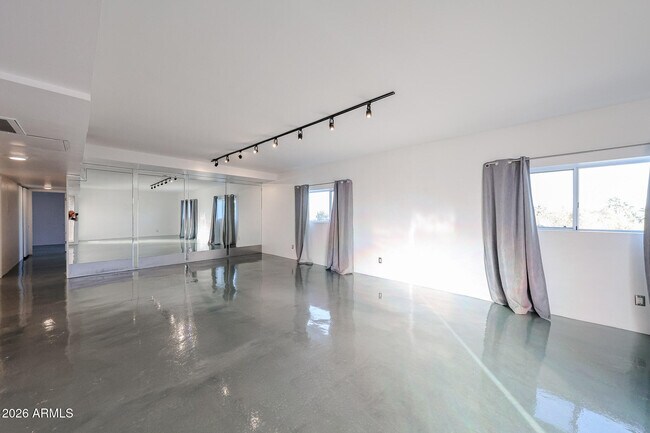 Foto del edificio - 353 E Thomas Rd