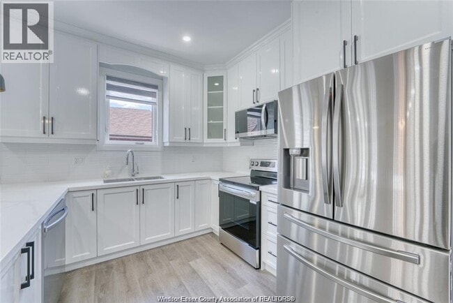 Building Photo - 762 S Pacific Ave