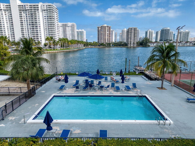 Foto del edificio - 2780 NE 183rd St