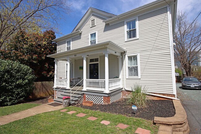 Foto del edificio - Charming Pet-Friendly Downtown Home Near UVA Medical Center
