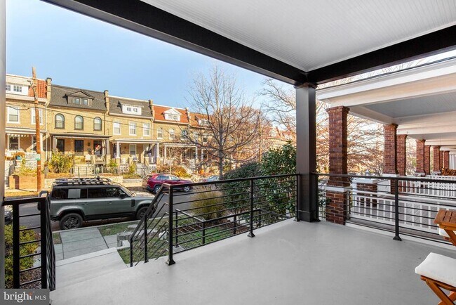 Foto del edificio - 1426 Crittenden St NW