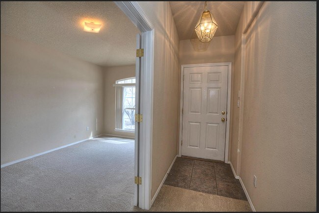 Foto del edificio - 6623 Country Hills Ct NW