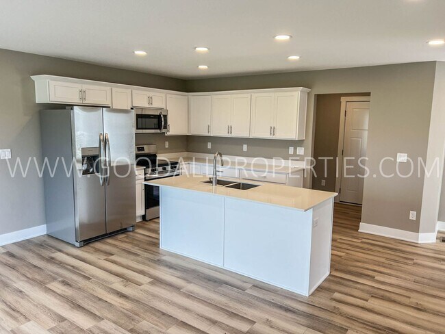 Foto del edificio - New construction 5 Bedroom 3.5 bathroom 3 ...