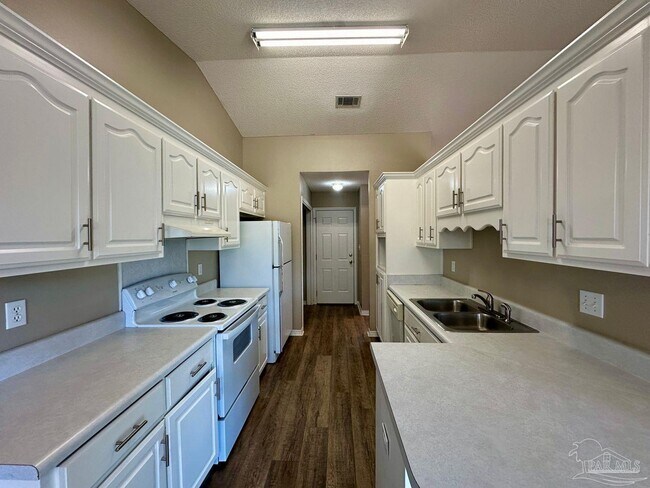 Building Photo - 3621 Pebble Ln