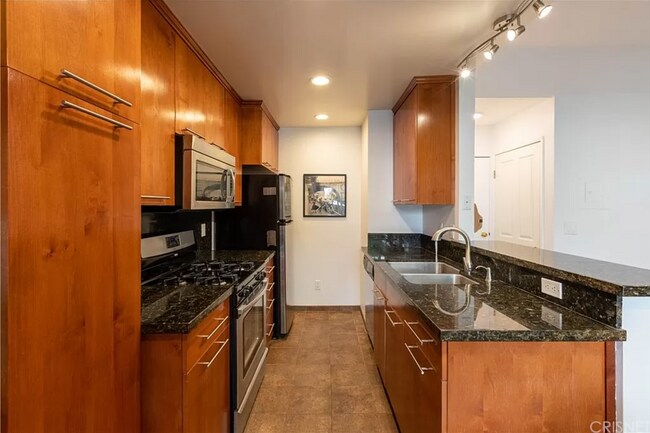 Cocina - 1554 N Hobart Blvd