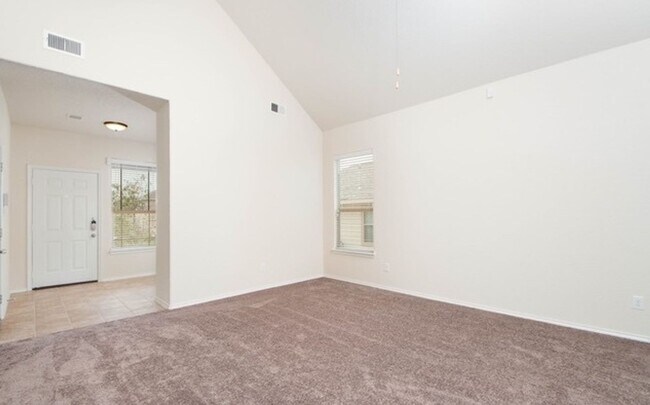 Building Photo - Spacious 4 Bedroom!