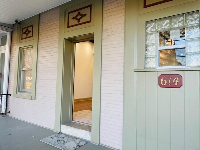 Building Photo - 614 N Duke St