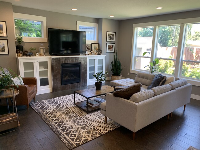 Living Room - 8504 N Fiske Ave