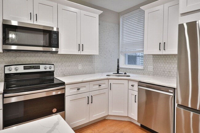 Building Photo - 1812 N Croskey St