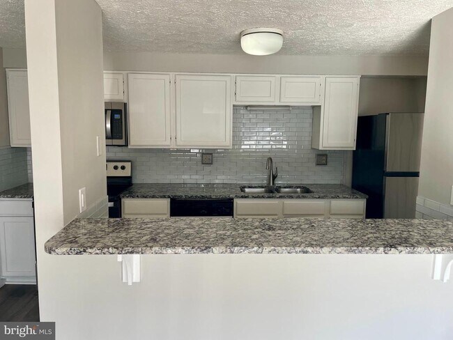 Foto del edificio - 17 Cranberry Ct