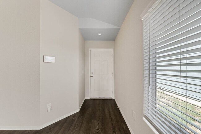Building Photo - Charming 3-Bed Cottage with Fenced Yard & Garage in San Antonio – Modern Kitchen, Washer/Dryer In...