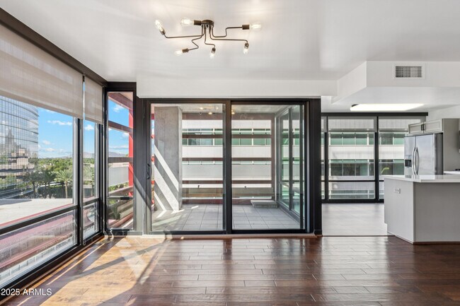 Foto del edificio - 4808 N 24th St