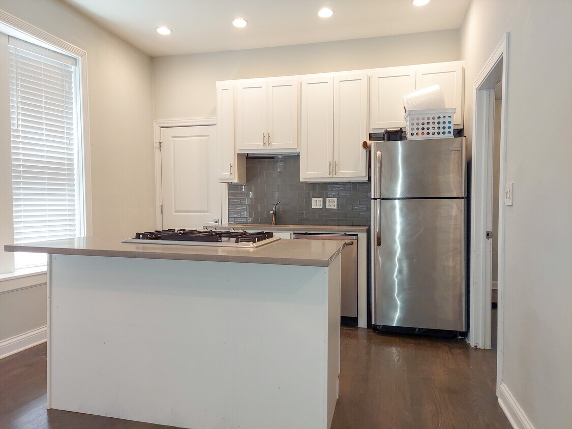 Foto principal - 3846 N Southport Ave