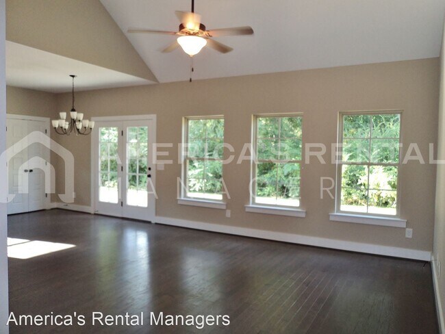 Foto del edificio - 4 br, 2 bath House - 106 Falling Waters Lane