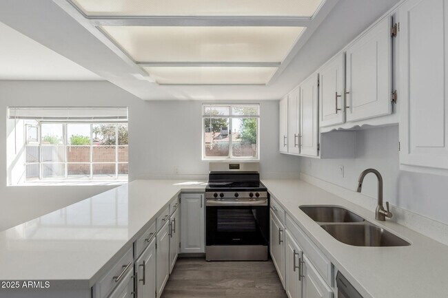 Foto del edificio - 1037 N 74th St
