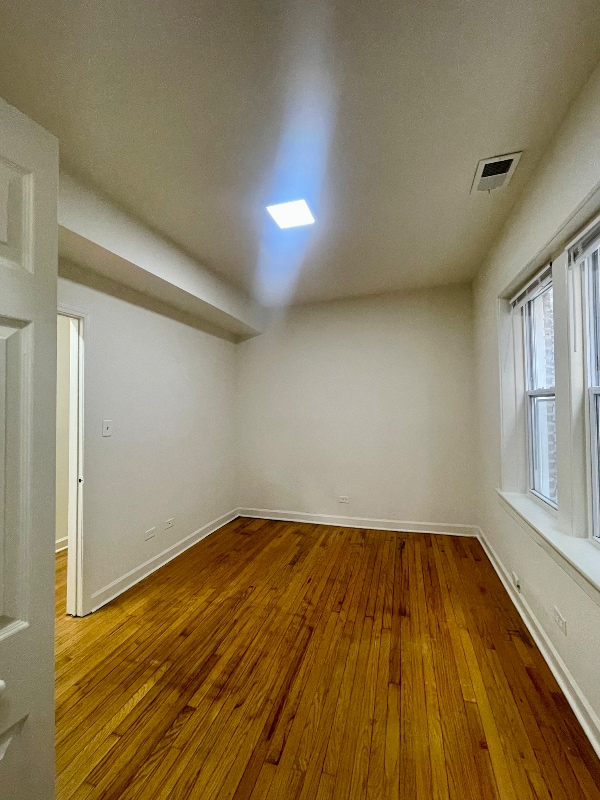 Building Photo - 3549 W Dickens Ave