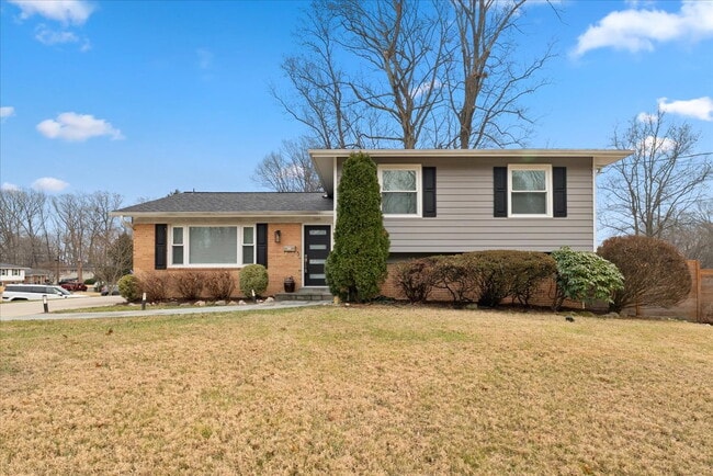 "Spacious 5-Bed split level Gem with Finished Basement & Fireplace on Brompton St, West Springfie... - "Spacious 5-Bed split level Gem with Finished Basement & Fireplace on Brompton St, West Springfie... Apartment