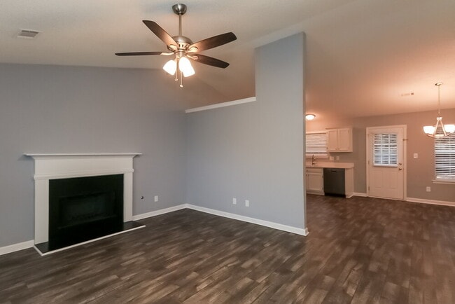 Foto del edificio - 3530 Mosswood Ln