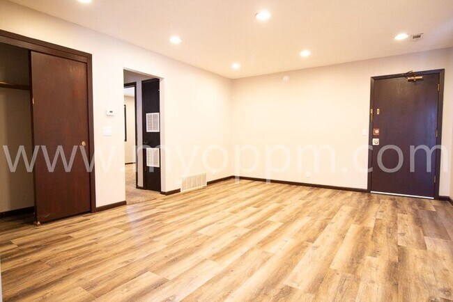 Building Photo - 2918 N 75th Ave