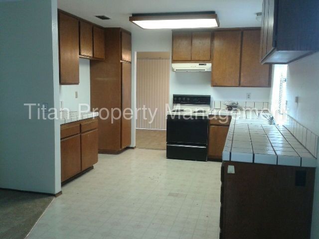 Building Photo - 79 Henna Ct