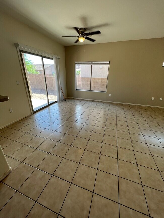 Building Photo - HOUSE FOR RENT